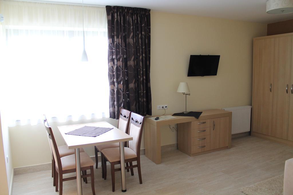 Hotel Tiffán's Pincészet és Panzió à Villány Chambre photo