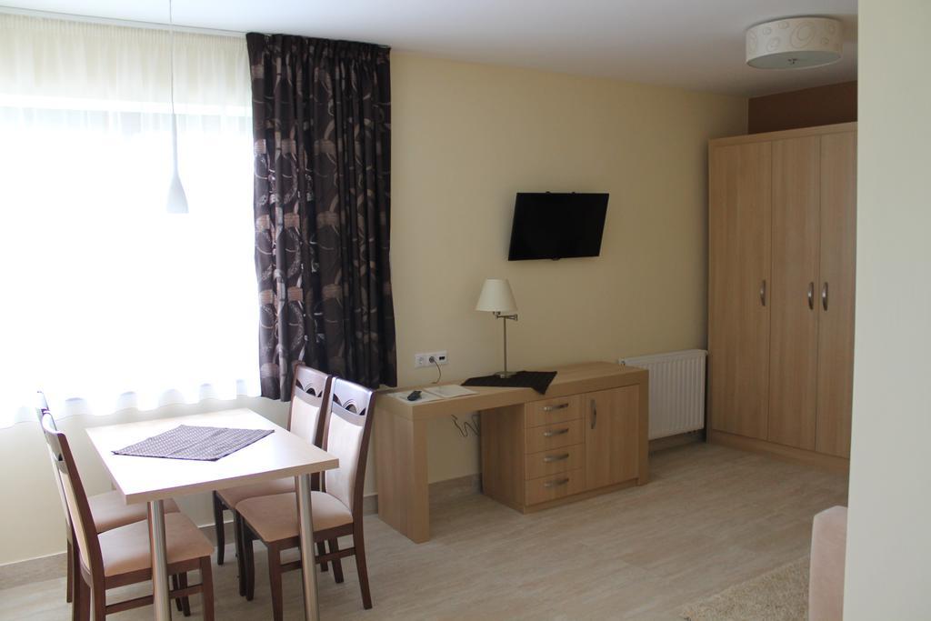Hotel Tiffán's Pincészet és Panzió à Villány Extérieur photo